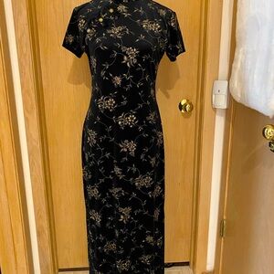 Black velvet w/sparkly gold accents Qipao dress Gently worn, xcellent condition